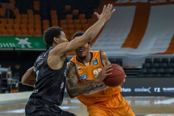 与其说是依 与其说是依